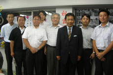 本部・柳原副委員長と大宮地本・山口委員長と共に当選のお祝いに、枝野さんの事務所に駆けつけました