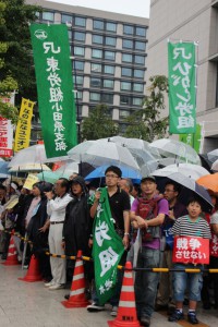 参議院議員会館前にて（横浜地本の仲間たち）